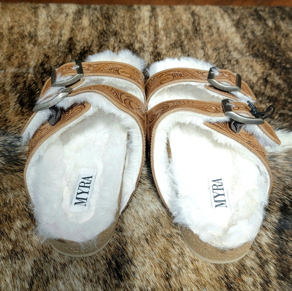 NWT Genuine Tooled Leather Sandals White Fur Linked Berk Style Western C… - Picture 4 of 6